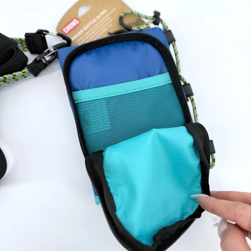 NEW Chums Rover Bottle Sling Unisex OS Bottle Sling Blue Teal Bungee Mesh Zipped
